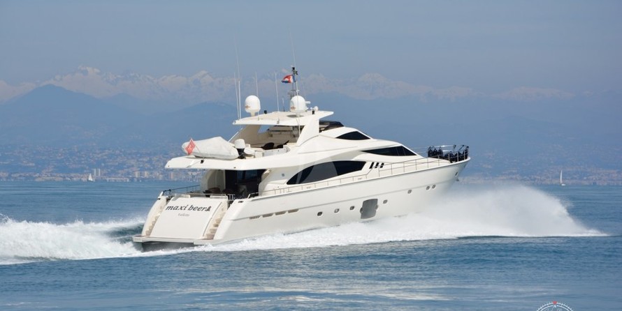 Ferretti 881