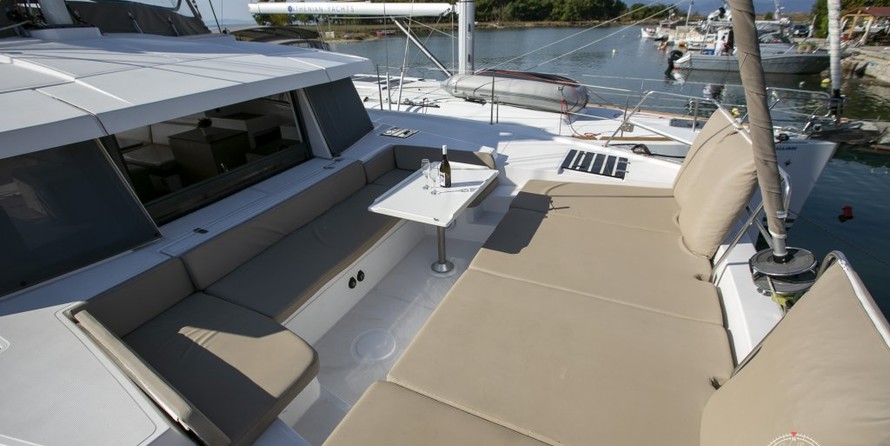 Bali catamarans 4.0 lounge