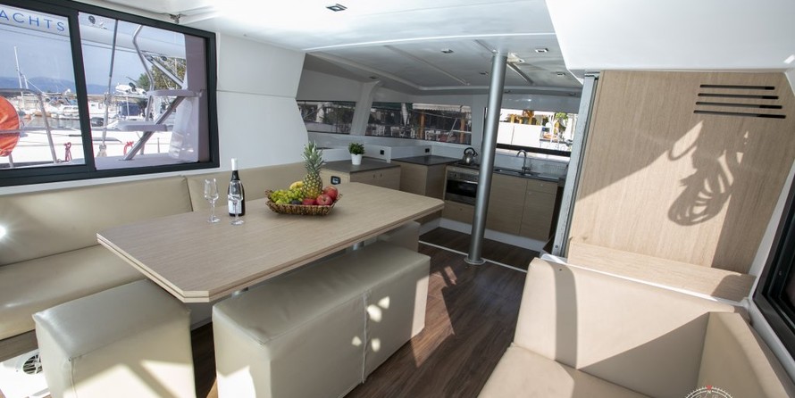 Bali catamarans 4.0 lounge