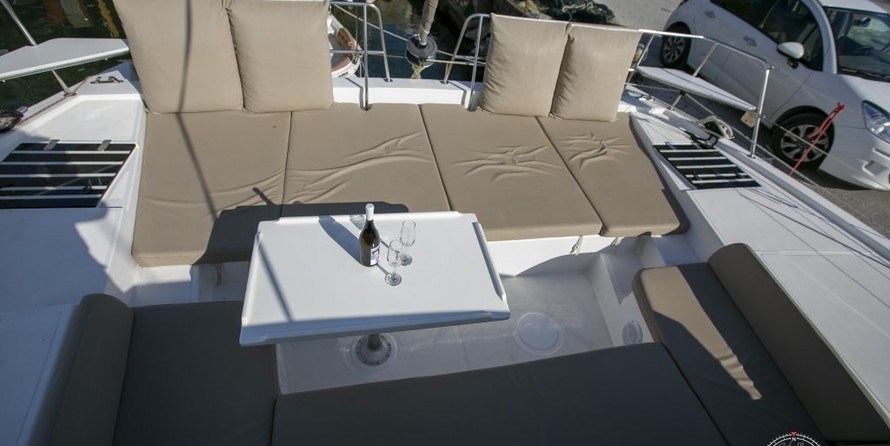 Bali catamarans 4.0 lounge