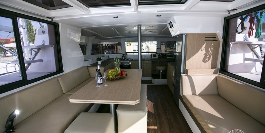 Bali catamarans 4.0 lounge