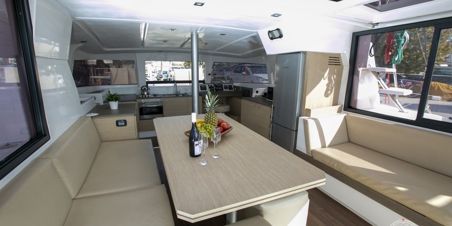 Bali catamarans 4.0 lounge