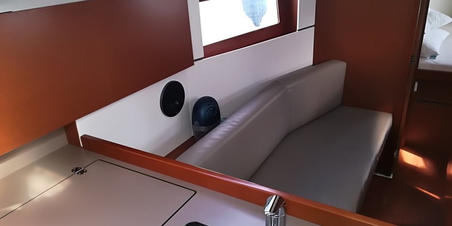Beneteau Oceanis 35
