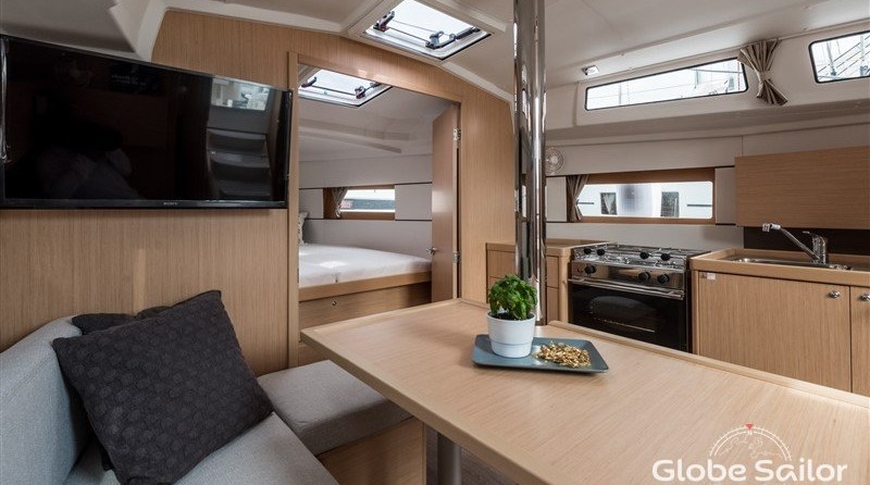 Beneteau Oceanis 38.1