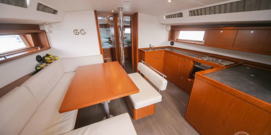 Beneteau Oceanis 48