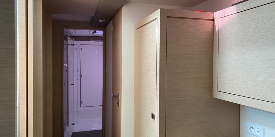 Fountaine Pajot Lucia 40