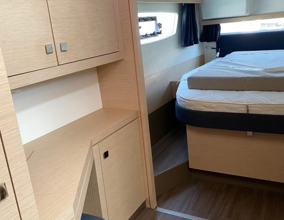 Fountaine Pajot Lucia 40