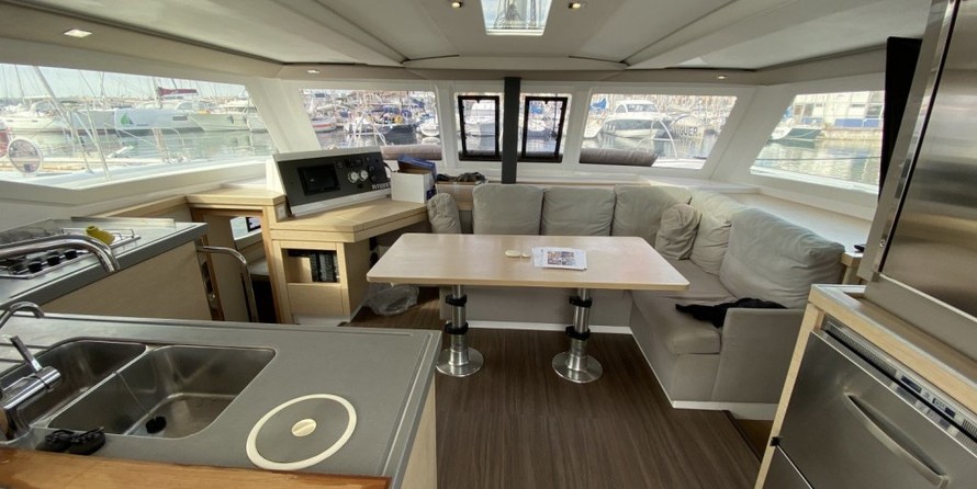 Fountaine Pajot Lucia 40