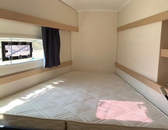 Fountaine Pajot Lucia 40