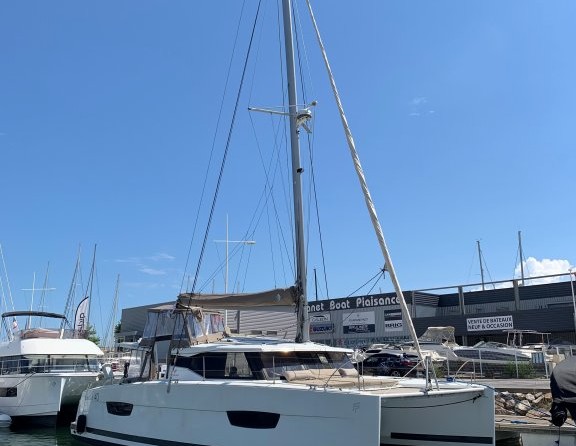 Fountaine Pajot Lucia 40