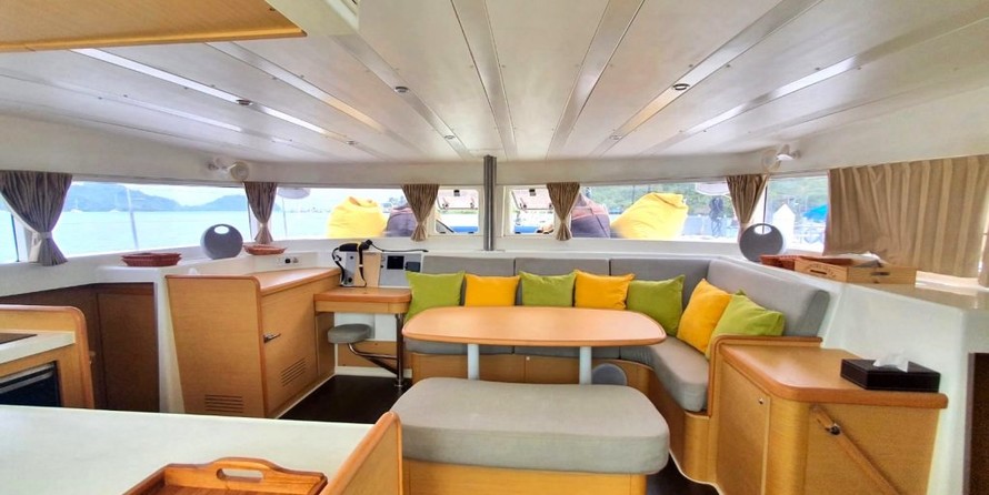 Lagoon 421