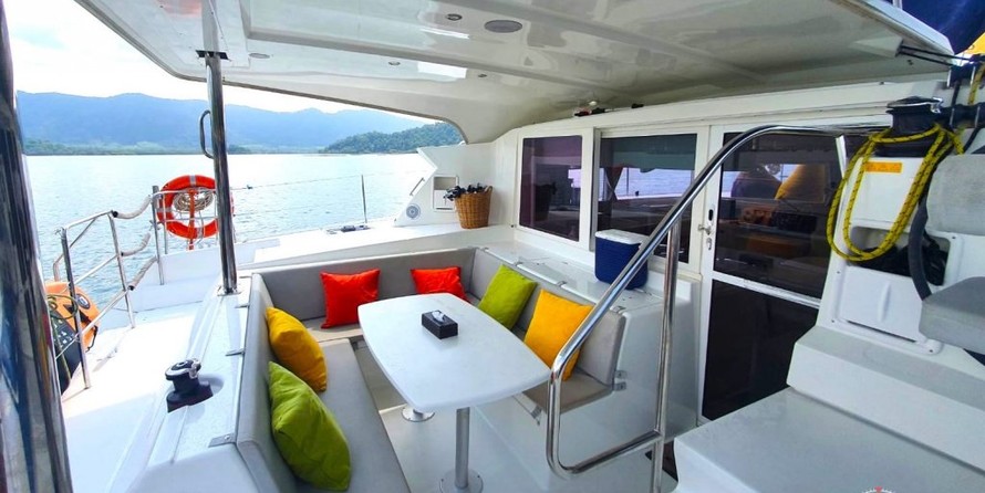 Lagoon 421
