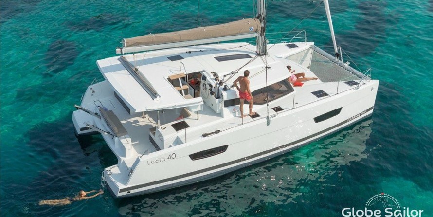Fountaine Pajot Lucia 40