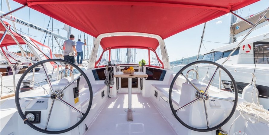 Beneteau Oceanis 38