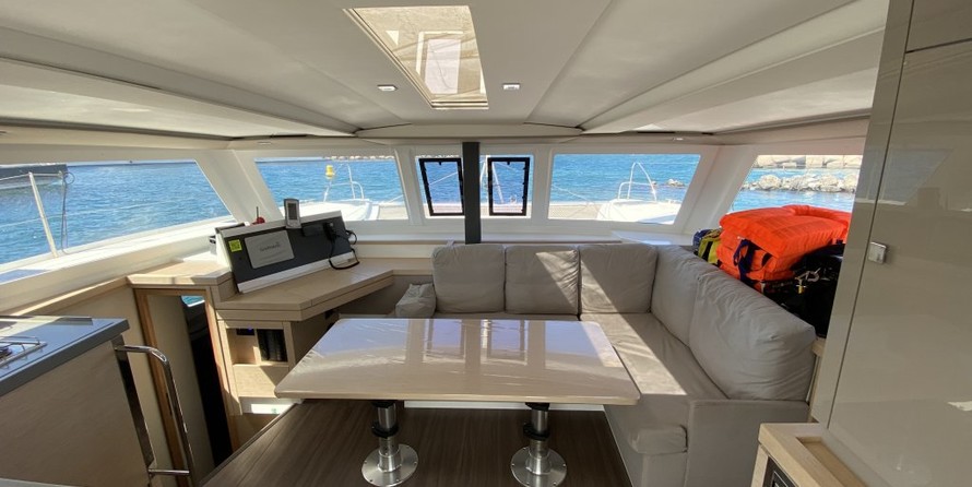Fountaine Pajot Lucia 40