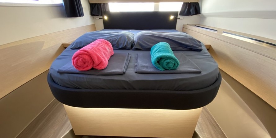 Fountaine Pajot Lucia 40