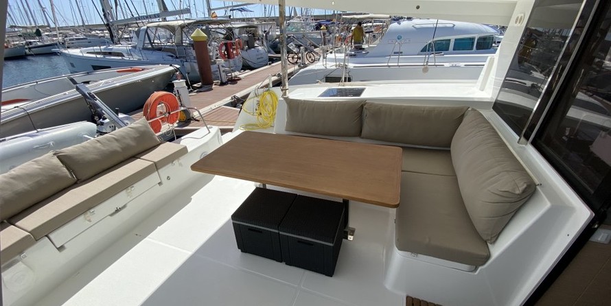 Fountaine Pajot Lucia 40