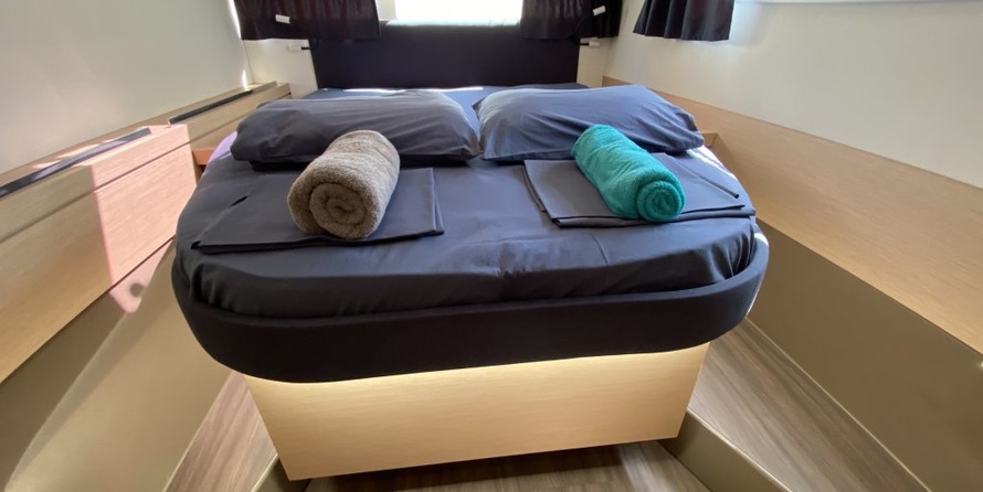 Fountaine Pajot Lucia 40