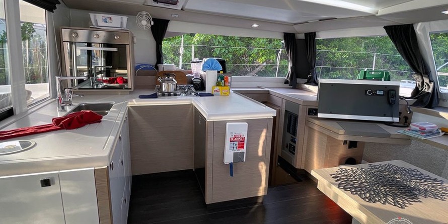 Fountaine Pajot Astréa 42