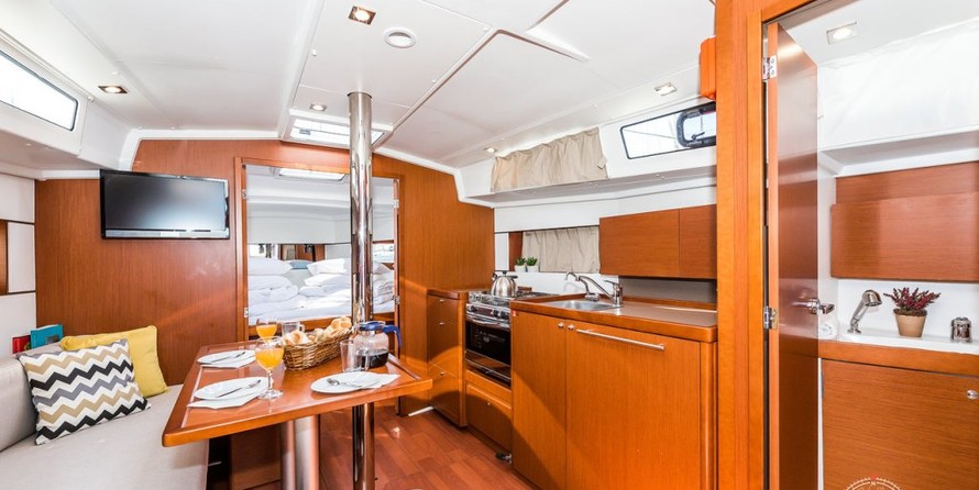 Beneteau Oceanis 38.1