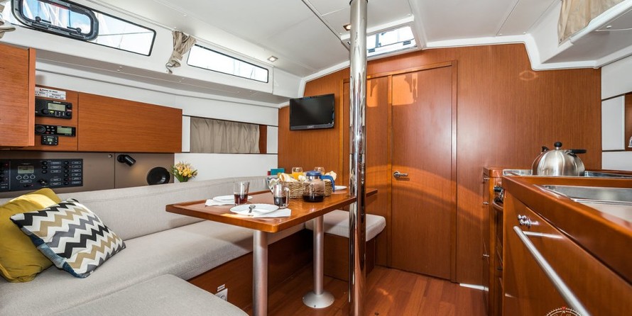 Beneteau Oceanis 38.1