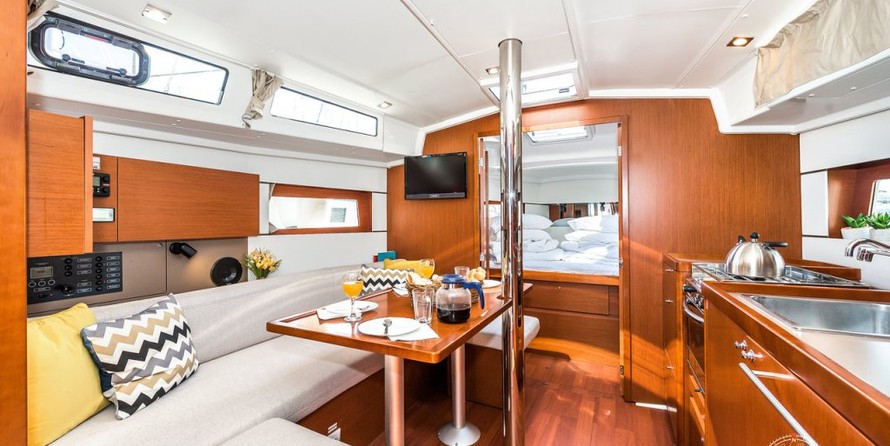 Beneteau Oceanis 38.1