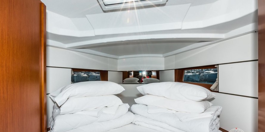 Beneteau Oceanis 38.1