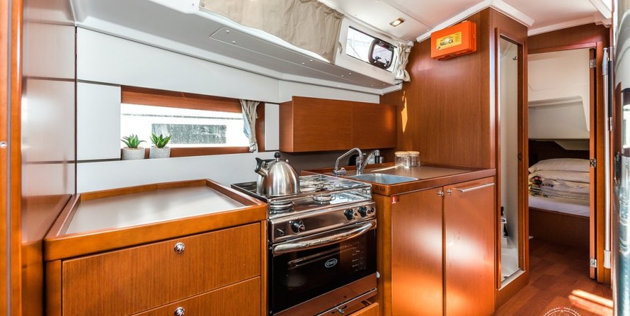 Beneteau Oceanis 38.1