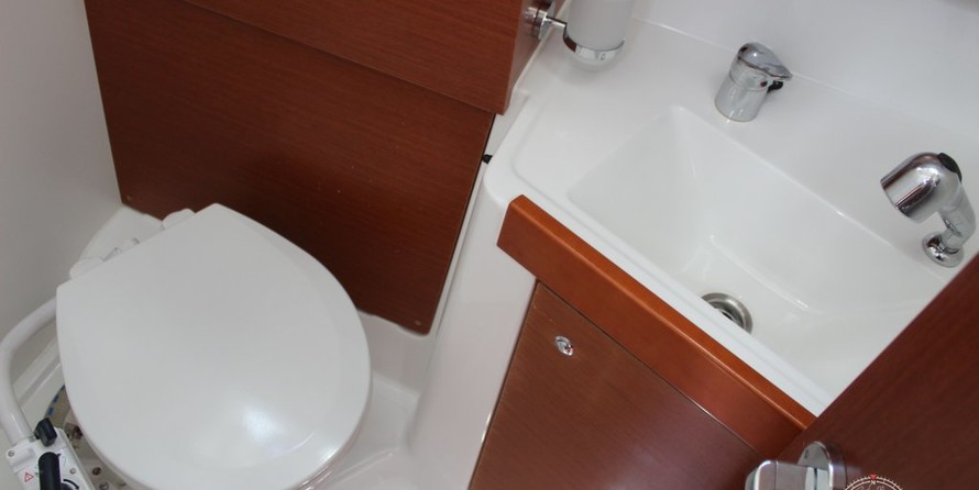 Beneteau Oceanis 38.1