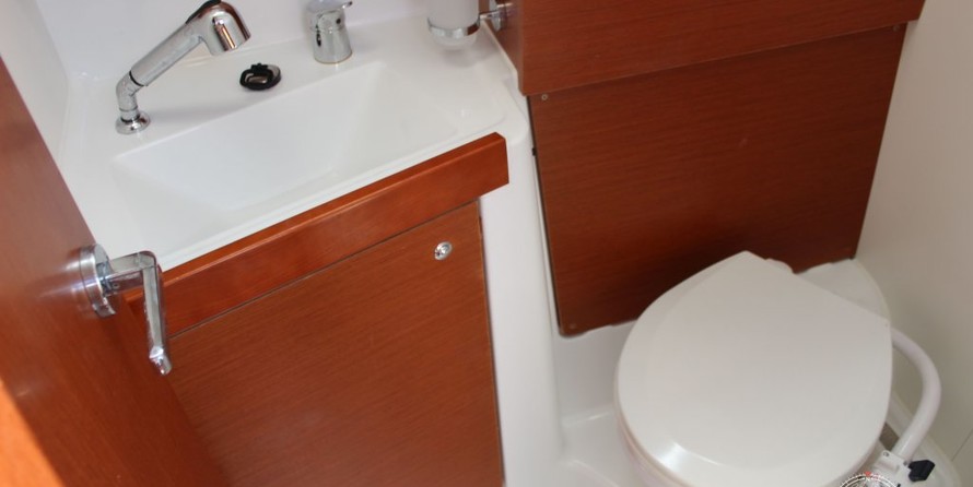 Beneteau Oceanis 38.1