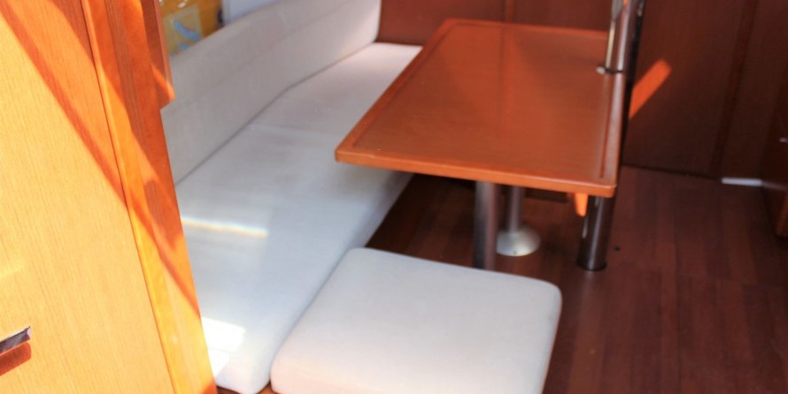 Beneteau Oceanis 38.1