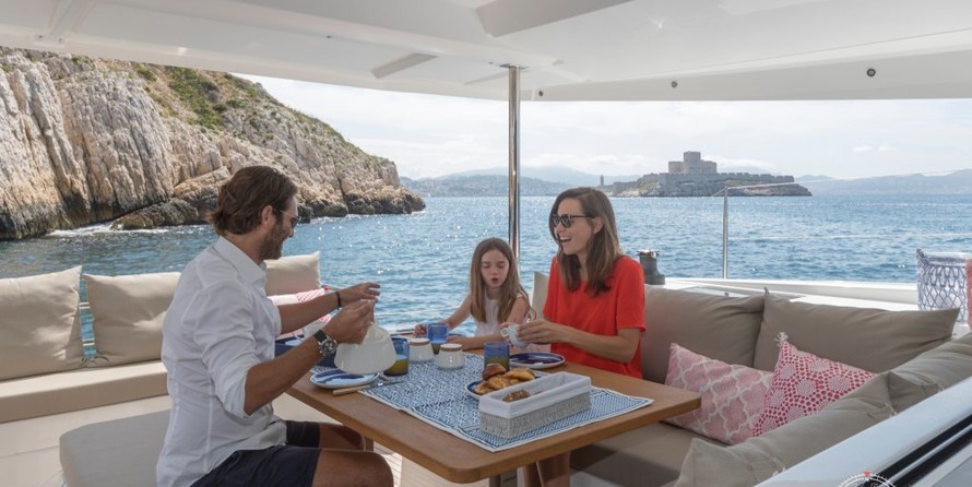 Fountaine Pajot Astréa 42