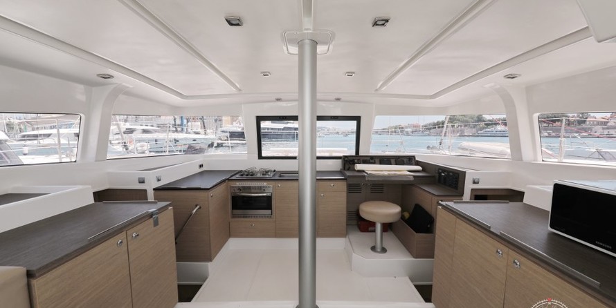 Bali catamarans 4.0 lounge