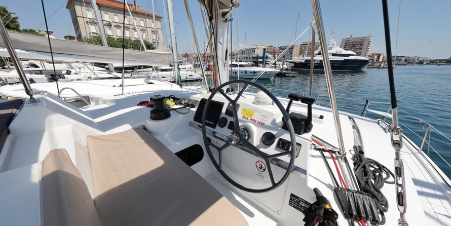 Bali catamarans 4.0 lounge