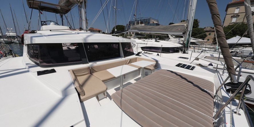 Bali catamarans 4.0 lounge