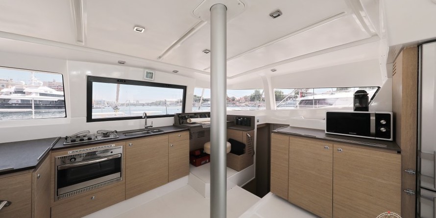 Bali catamarans 4.0 lounge