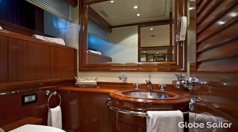 Overmarine Mangusta 92