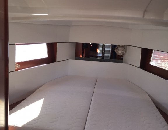 Beneteau Oceanis 38.1