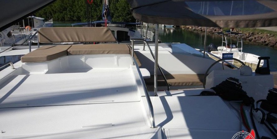 Fountaine Pajot Helia 44