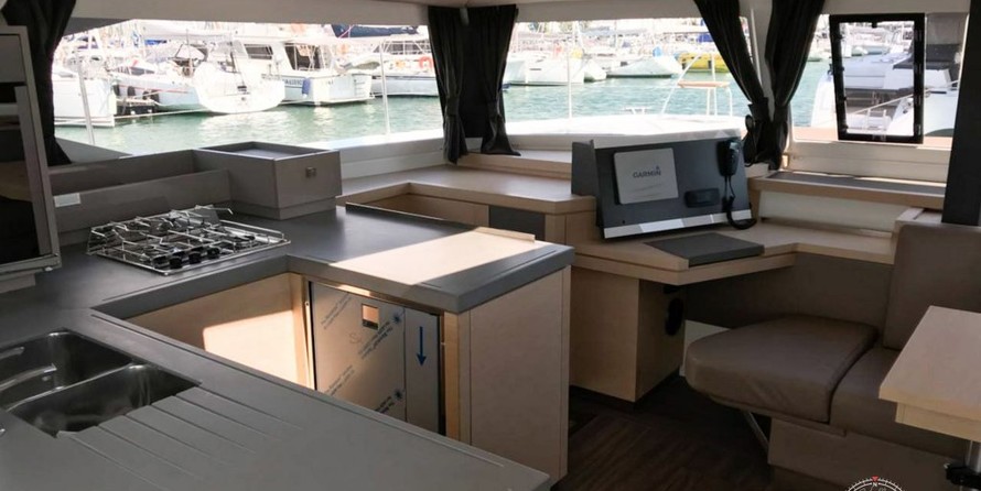 Fountaine Pajot Astréa 42