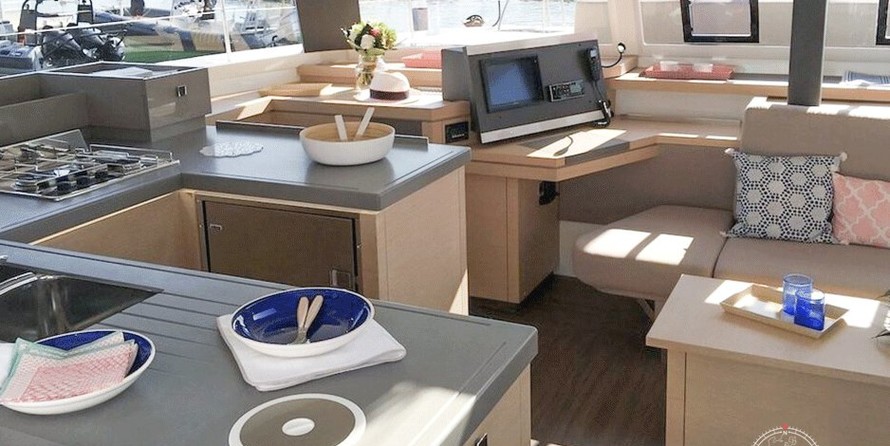 Fountaine Pajot Astréa 42