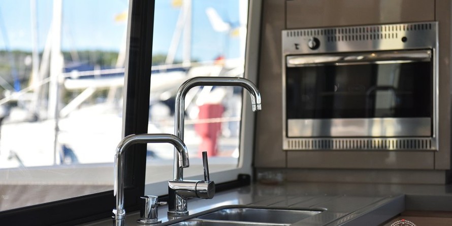 Fountaine Pajot Lucia 40