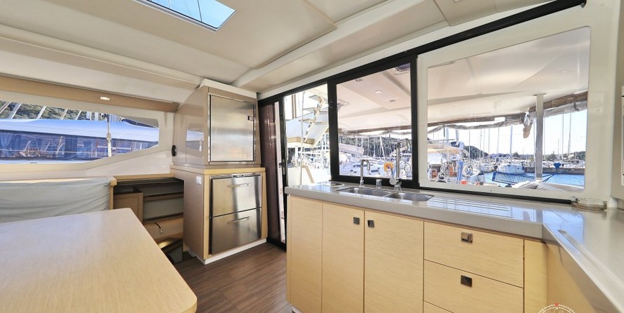 Fountaine Pajot Lucia 40