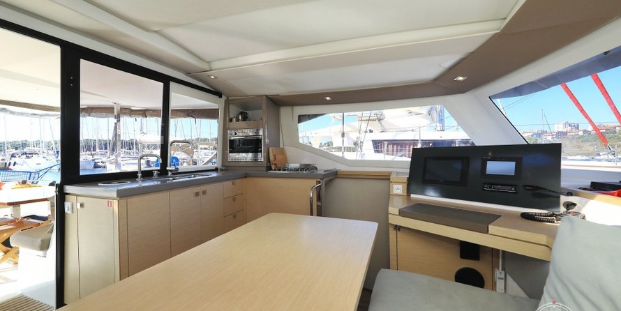 Fountaine Pajot Lucia 40