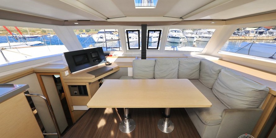 Fountaine Pajot Lucia 40