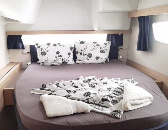 Fountaine Pajot Lucia 40