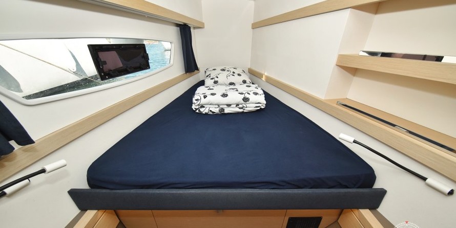 Fountaine Pajot Lucia 40
