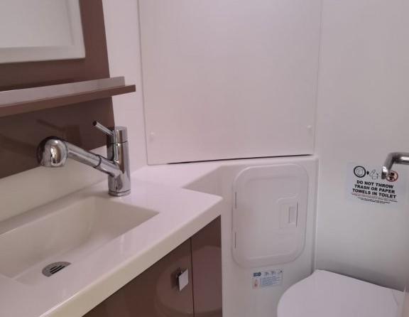 Fountaine Pajot Lucia 40