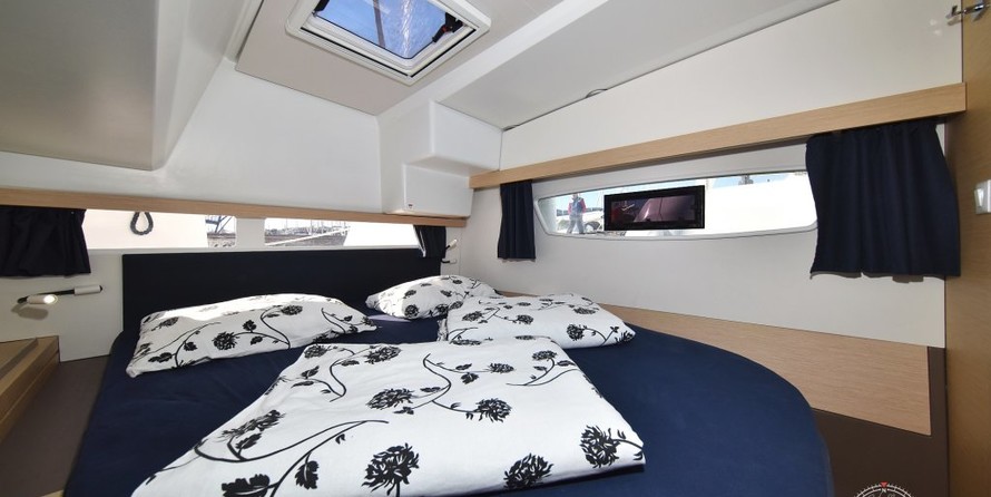 Fountaine Pajot Lucia 40