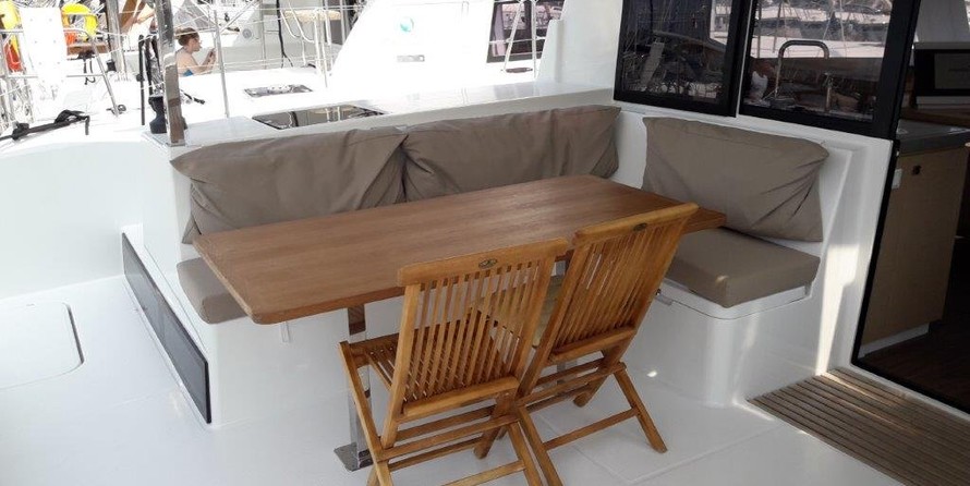 Fountaine Pajot Lucia 40